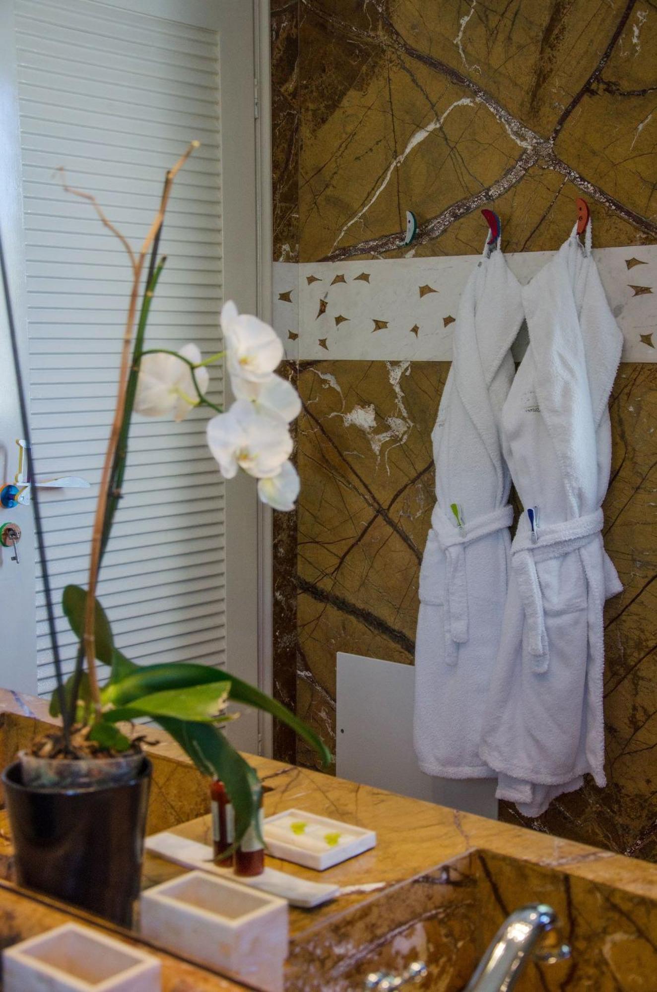 Agalia Luxury Suites Koumpara Bilik gambar